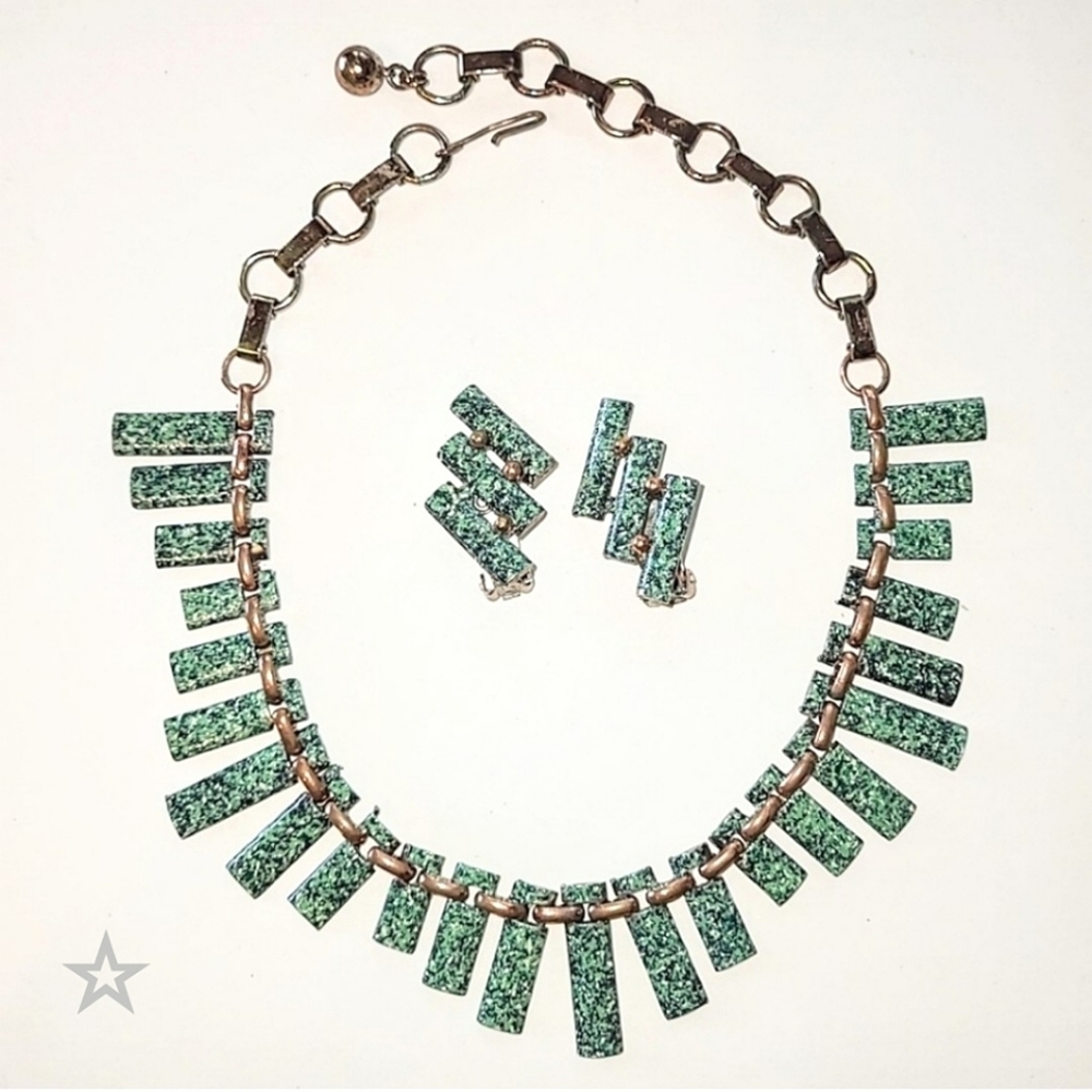 GREEN ENAMEL COPPER PLATED NECKLACE & EARRINGS - VINTAGE SET